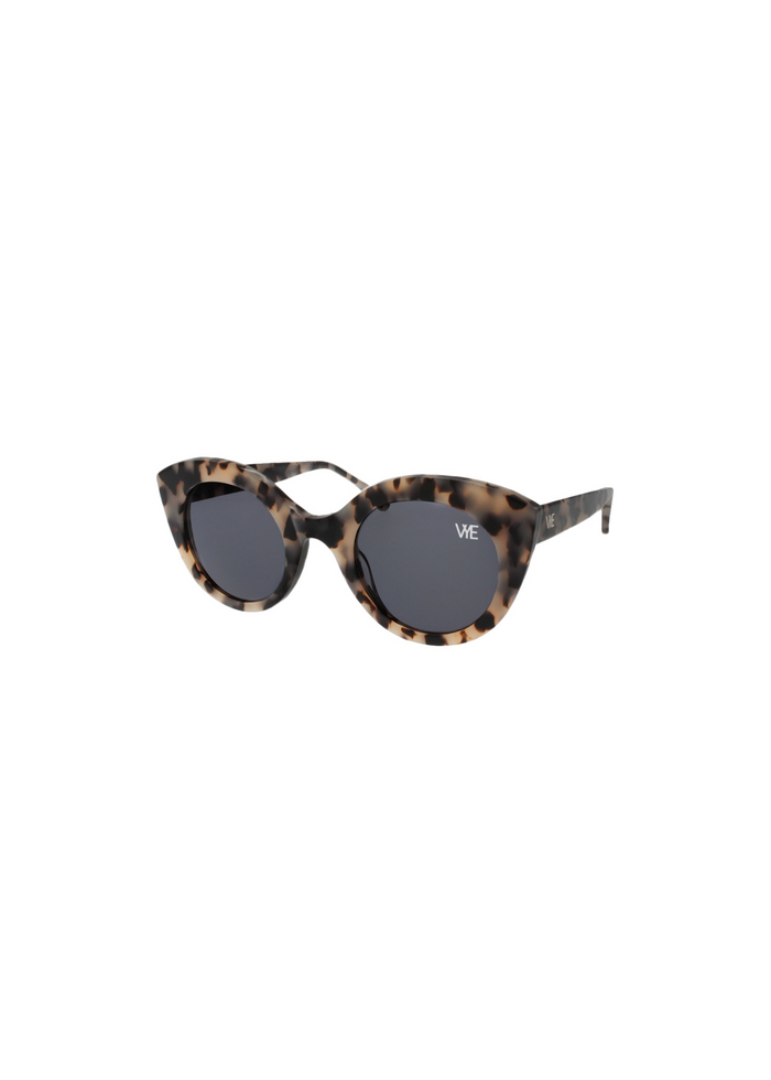 Sunglasses with tortoiseshell frame and dark lenses
