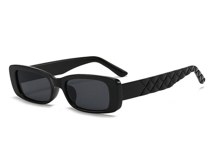 A sleek round frame and full UV protection.