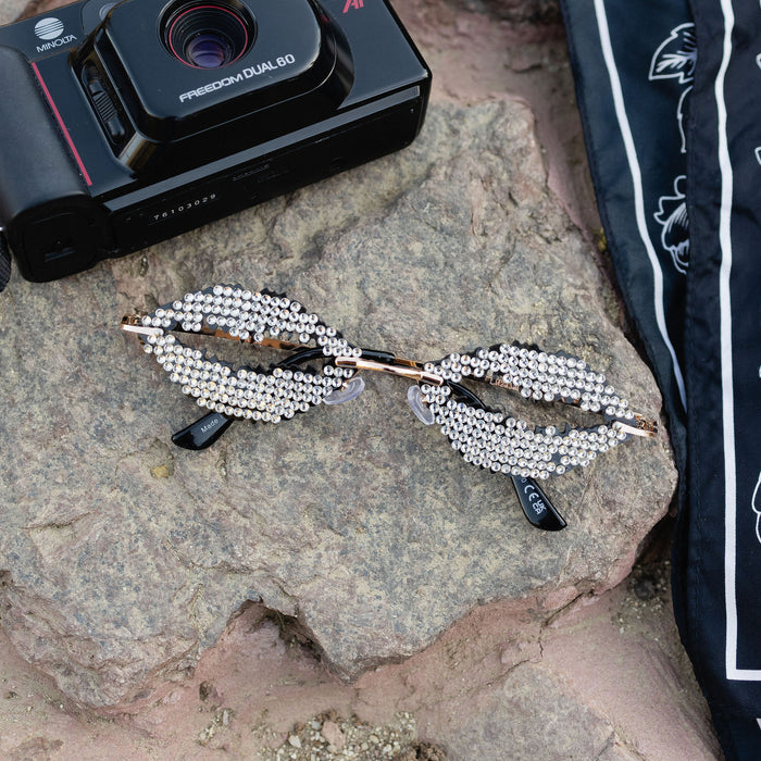 KISS ME Lips Frame Sunglasses with UV Protection, Polycarbonate & Copper, festival