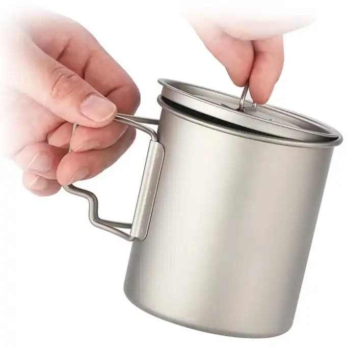 Folding handle and fitted lid on a 450 mL titanium camping mug
